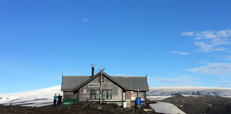 Fimmvörðuháls hut clearance